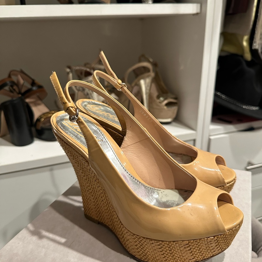 Gucci Vitello Vernice Soft Sable wedge